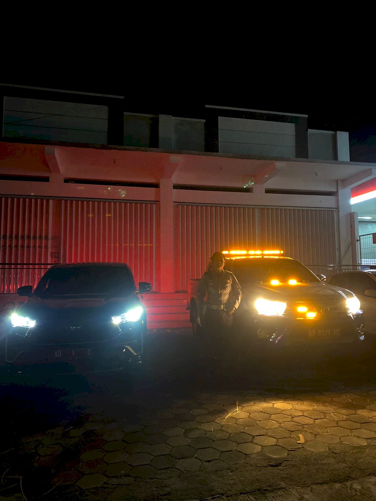 Malam Magis Penuh Makna, Bupati Klaten Saksikan Pagelaran Wayang Kulit Bima Labuh di Sub Terminal Karang