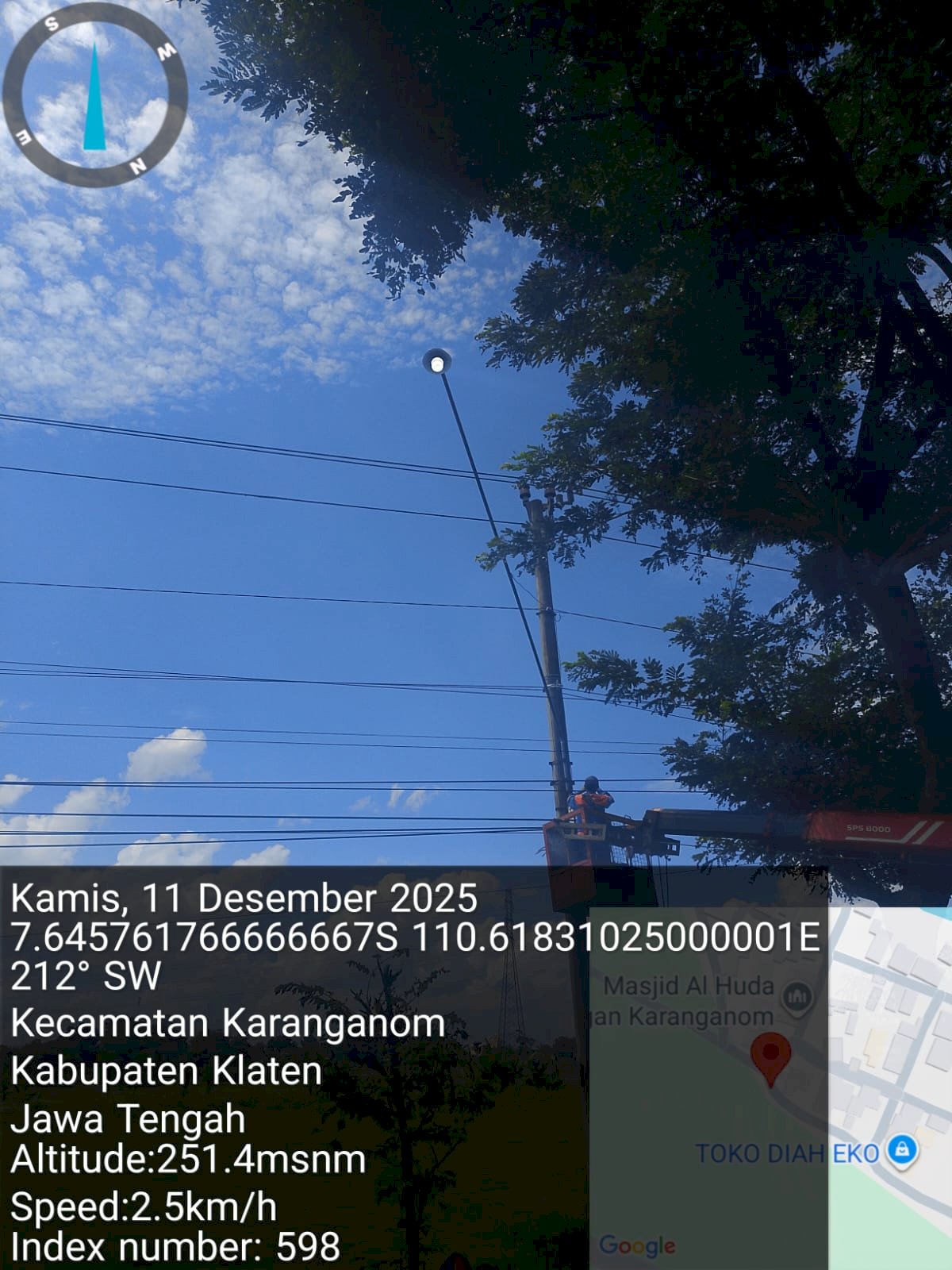 Terang Benderang di  Karanganom, Tim PJU Ganti Lampu LED Hemat Energi di Penggung
