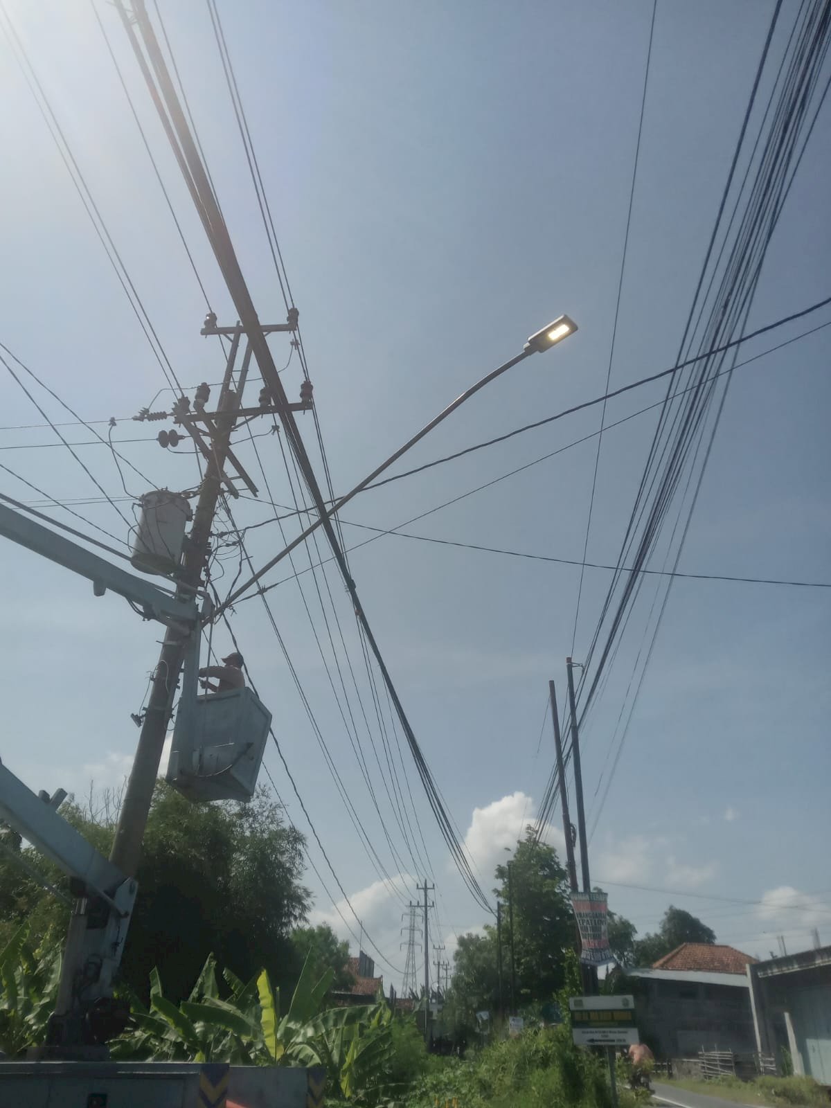 Jalan RSI-Drono Bersinar Optimal, PJU Pasang LED 60W di Empat Titik Strategis