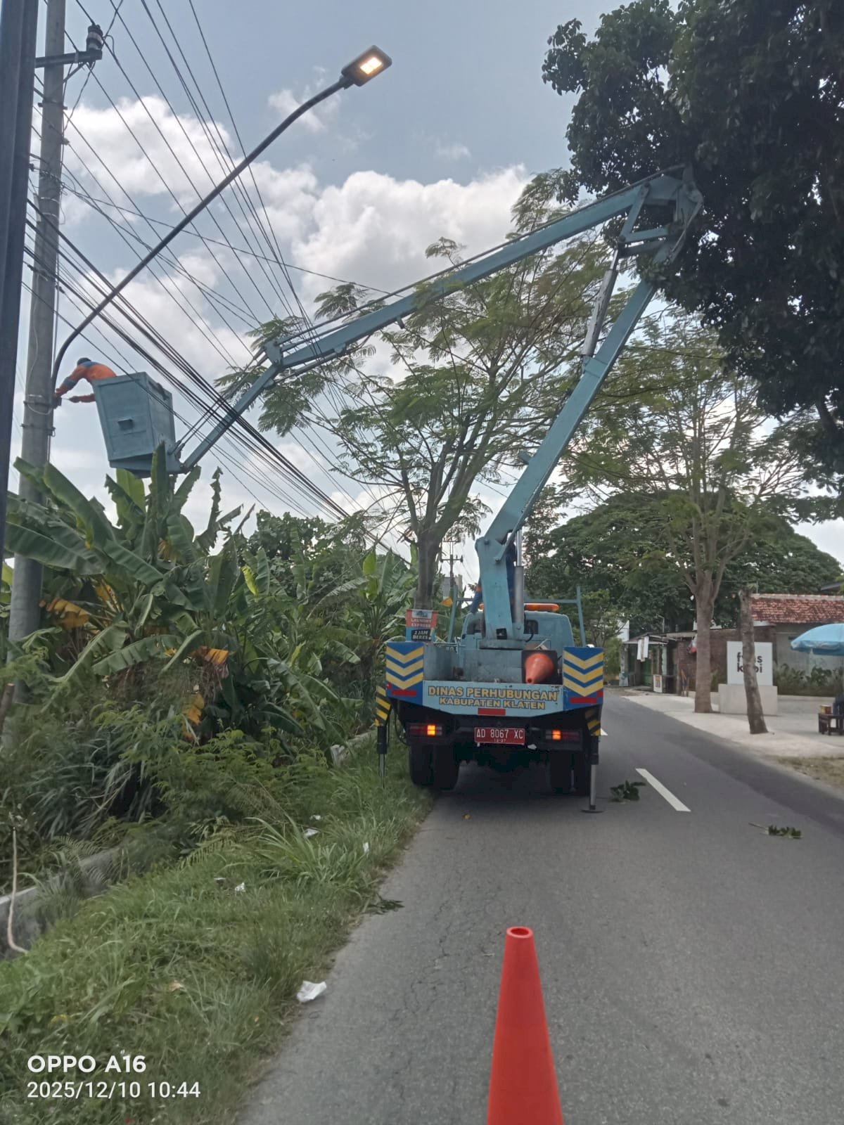 Jalan RSI-Drono Bersinar Optimal, PJU Pasang LED 60W di Empat Titik Strategis