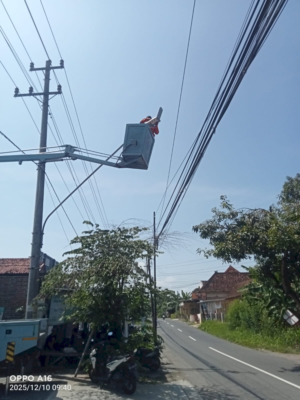Jalan RSI-Drono Bersinar Optimal, PJU Pasang LED 60W di Empat Titik Strategis
