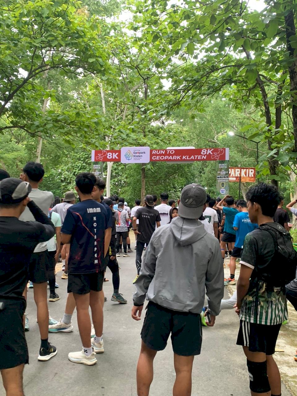 Komunitas Berlari Rayakan Keindahan Geopark, Trail Run Menginspirasi Ribuan Peserta di Bukit Cinta Bayat