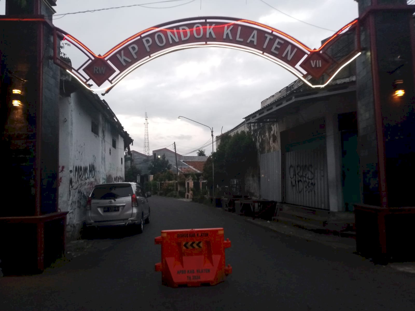 Hujan Tidak Hentikan Semangat CFD, Puluhan Petugas Dishub Tetap Profesional Tutup Jalan dan Atur Lalu Lintas Minggu Pagi