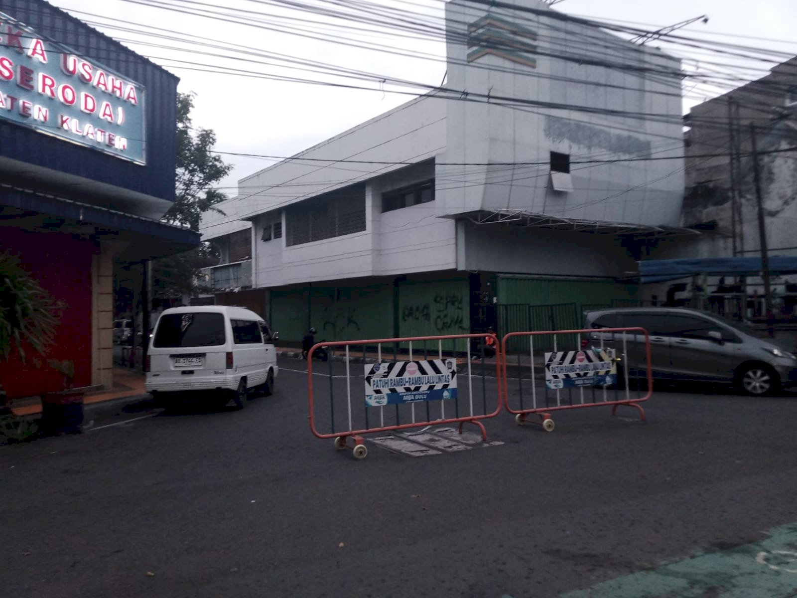 Hujan Tidak Hentikan Semangat CFD, Puluhan Petugas Dishub Tetap Profesional Tutup Jalan dan Atur Lalu Lintas Minggu Pagi