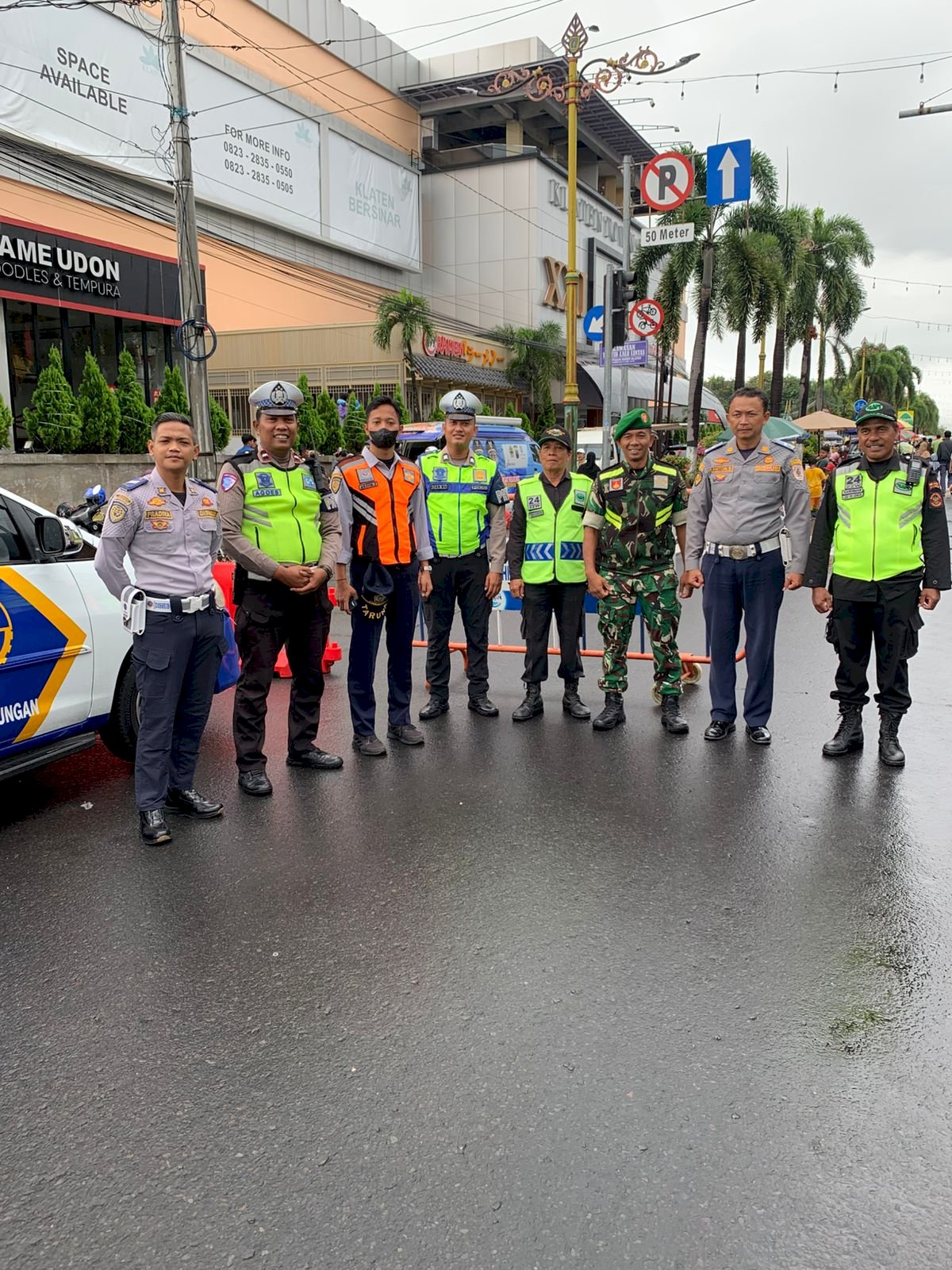 Hujan Tidak Hentikan Semangat CFD, Puluhan Petugas Dishub Tetap Profesional Tutup Jalan dan Atur Lalu Lintas Minggu Pagi