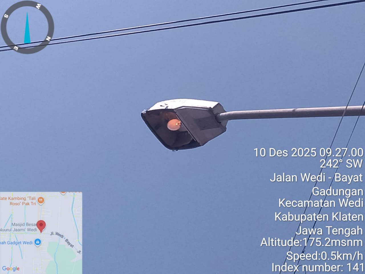 Kabel Terbakar Diperbaiki, Tim PJU Ganti Photocell di Simpang Masjid Jami Wedi