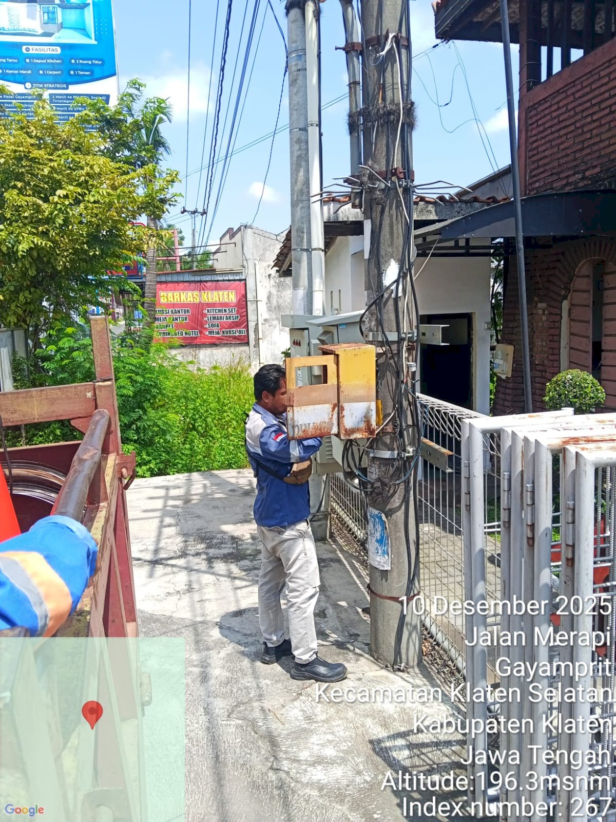 Output MCB Hangus Diperbaiki, Tim PJU Servis Meter dan Sistem di Jalan Merapi