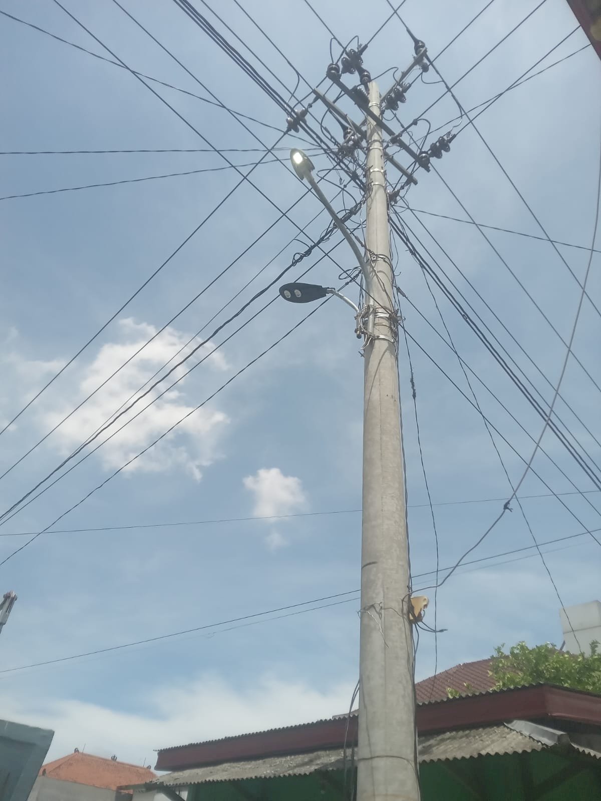 Depan Rumah Wabup Klaten Makin "Glowing"! Dishub Kebut Pemasangan PJU Baru