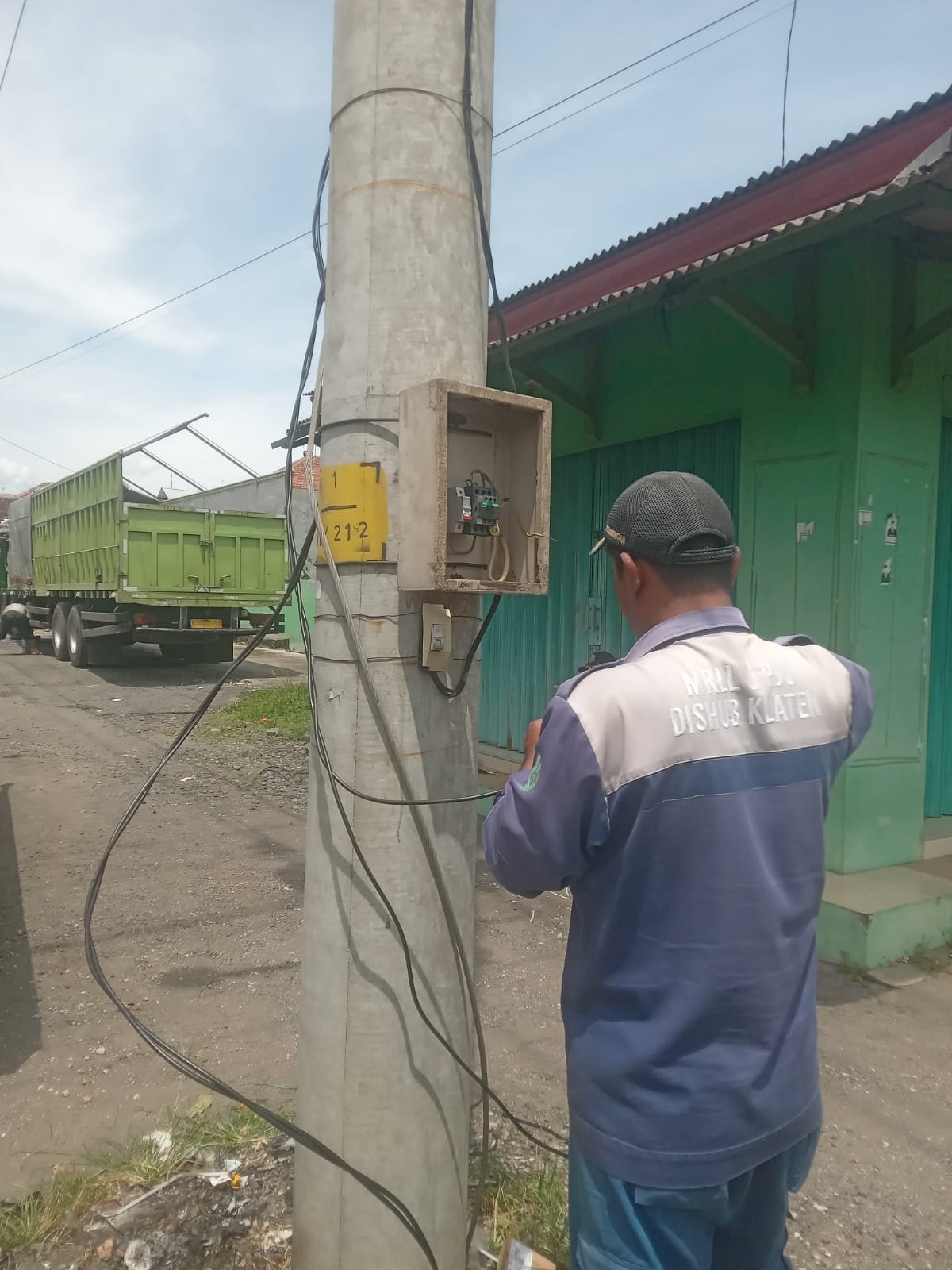 Depan Rumah Wabup Klaten Makin "Glowing"! Dishub Kebut Pemasangan PJU Baru