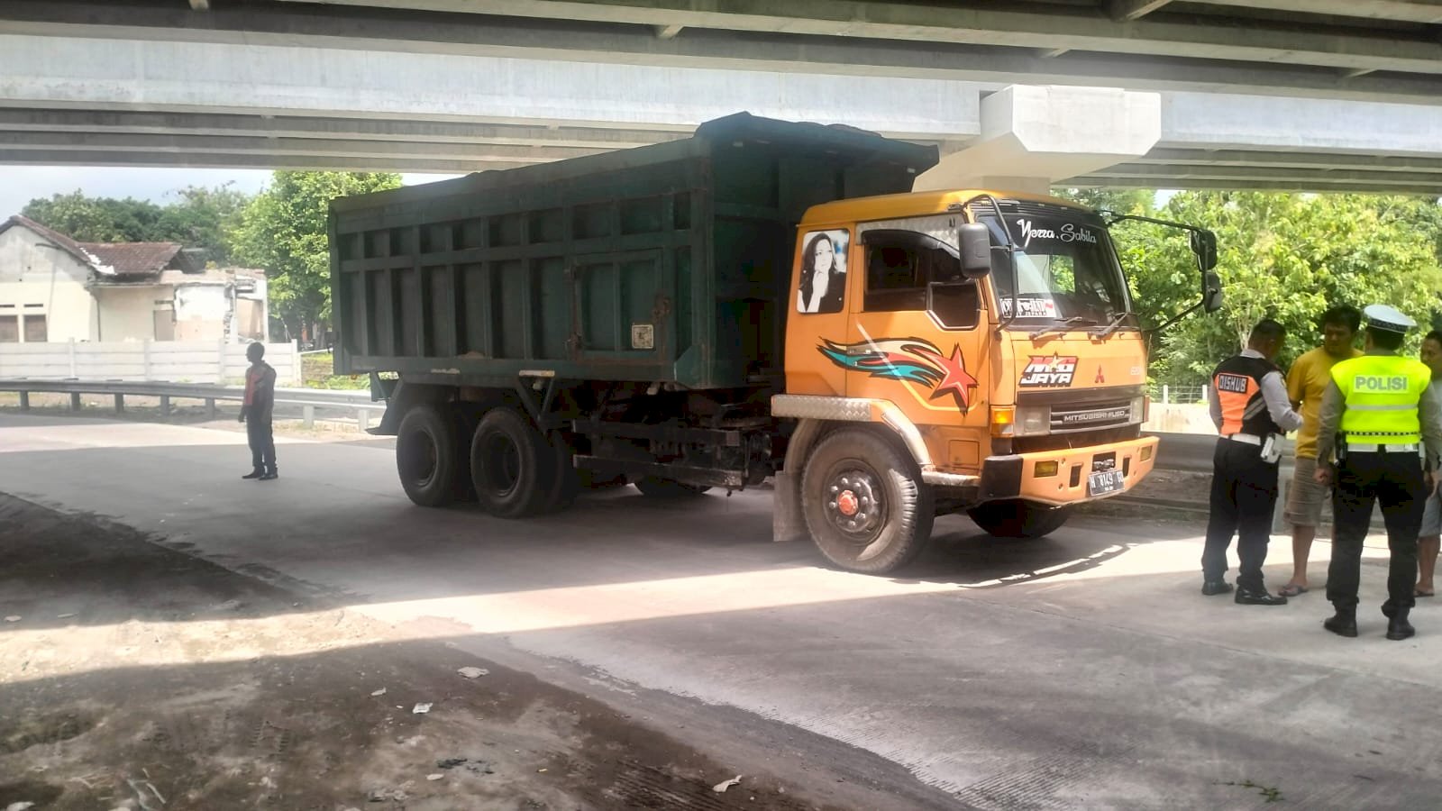 Tegakkan Aturan di Manisrenggo! Dishub & Polres Klaten Gelar Ops Galian C, Dua Truk "Nakal" Kena Tindak!