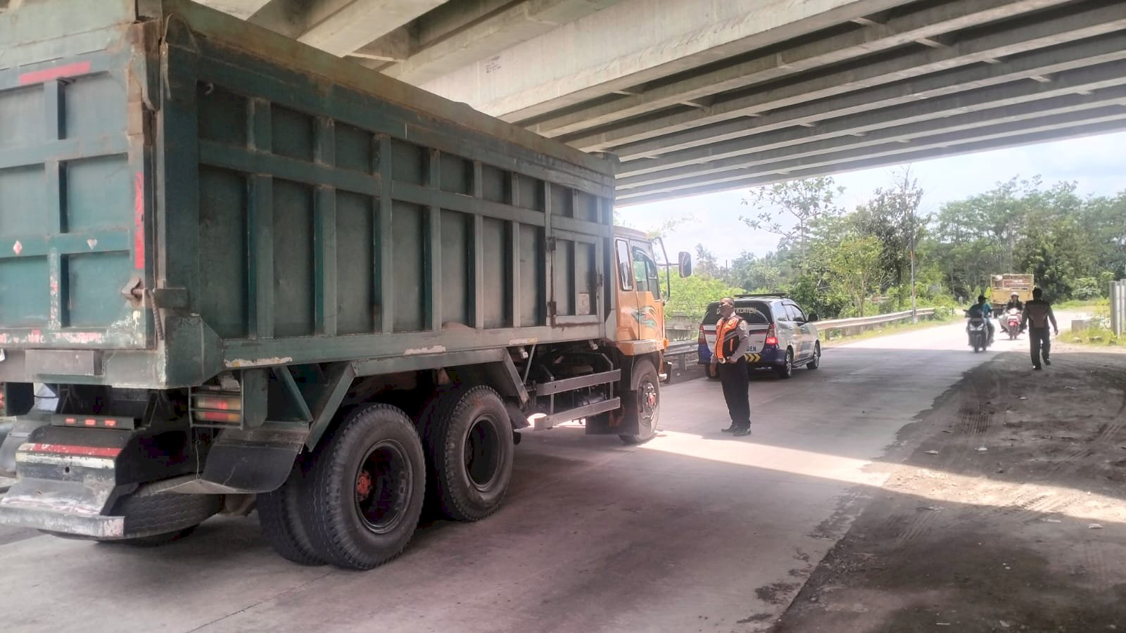Tegakkan Aturan di Manisrenggo! Dishub & Polres Klaten Gelar Ops Galian C, Dua Truk "Nakal" Kena Tindak!