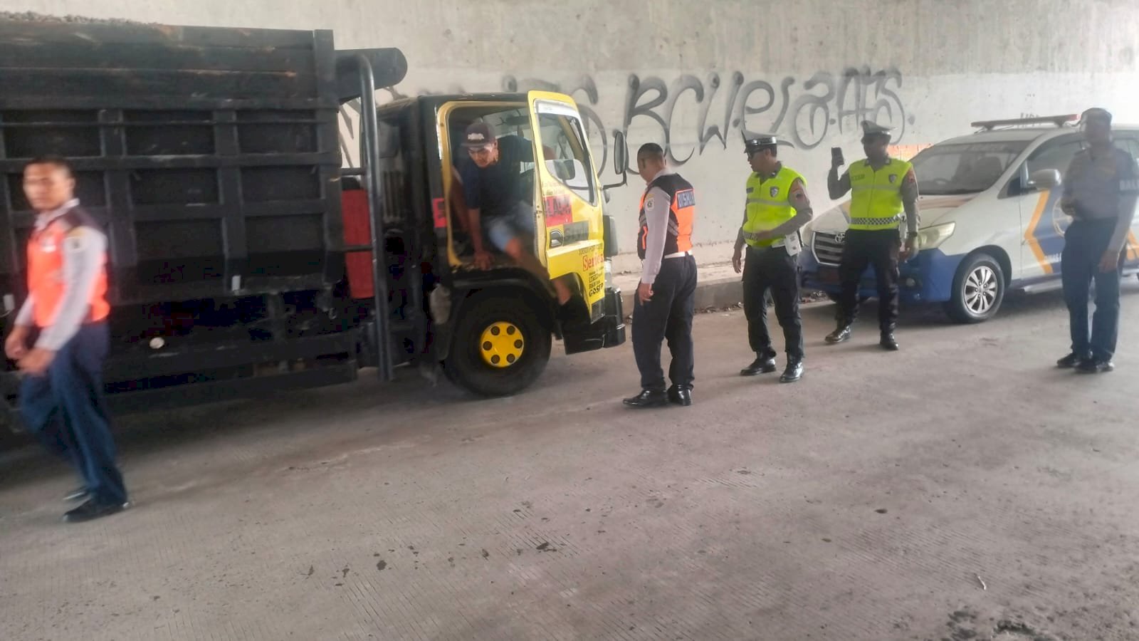 Tegakkan Aturan di Manisrenggo! Dishub & Polres Klaten Gelar Ops Galian C, Dua Truk "Nakal" Kena Tindak!