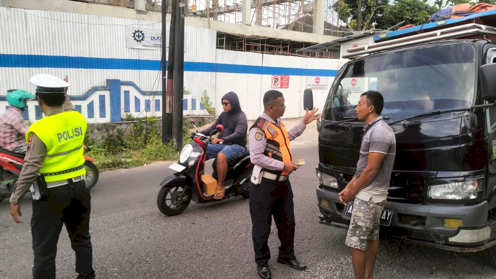 Tegakkan Aturan di Manisrenggo! Dishub & Polres Klaten Gelar Ops Galian C, Dua Truk "Nakal" Kena Tindak!
