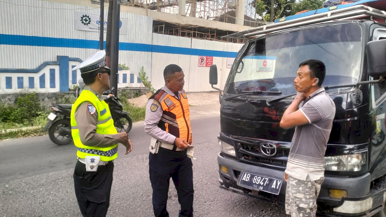 Tegakkan Aturan di Manisrenggo! Dishub & Polres Klaten Gelar Ops Galian C, Dua Truk "Nakal" Kena Tindak!