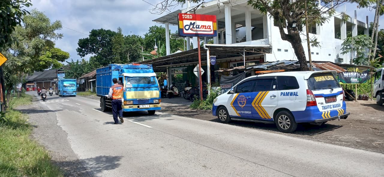 Sosialisasi Massif! Dishub Klaten Pasang Banner Larangan Golongan C Jelang NATARU