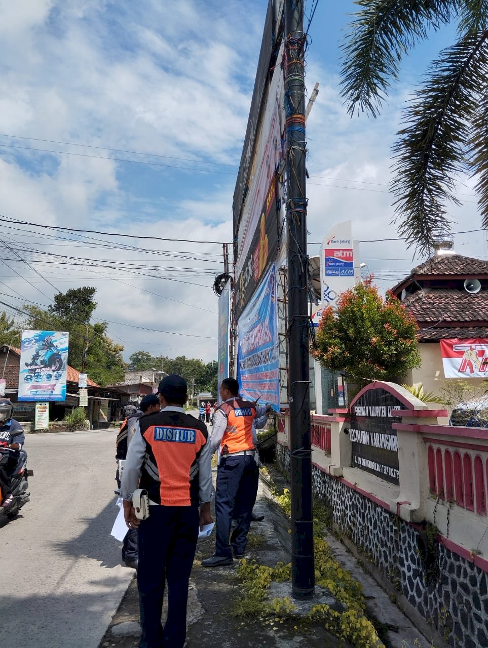 Sosialisasi Massif! Dishub Klaten Pasang Banner Larangan Golongan C Jelang NATARU