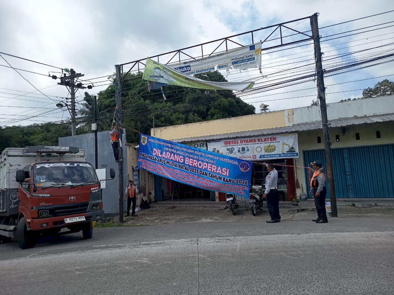 Sosialisasi Massif! Dishub Klaten Pasang Banner Larangan Golongan C Jelang NATARU