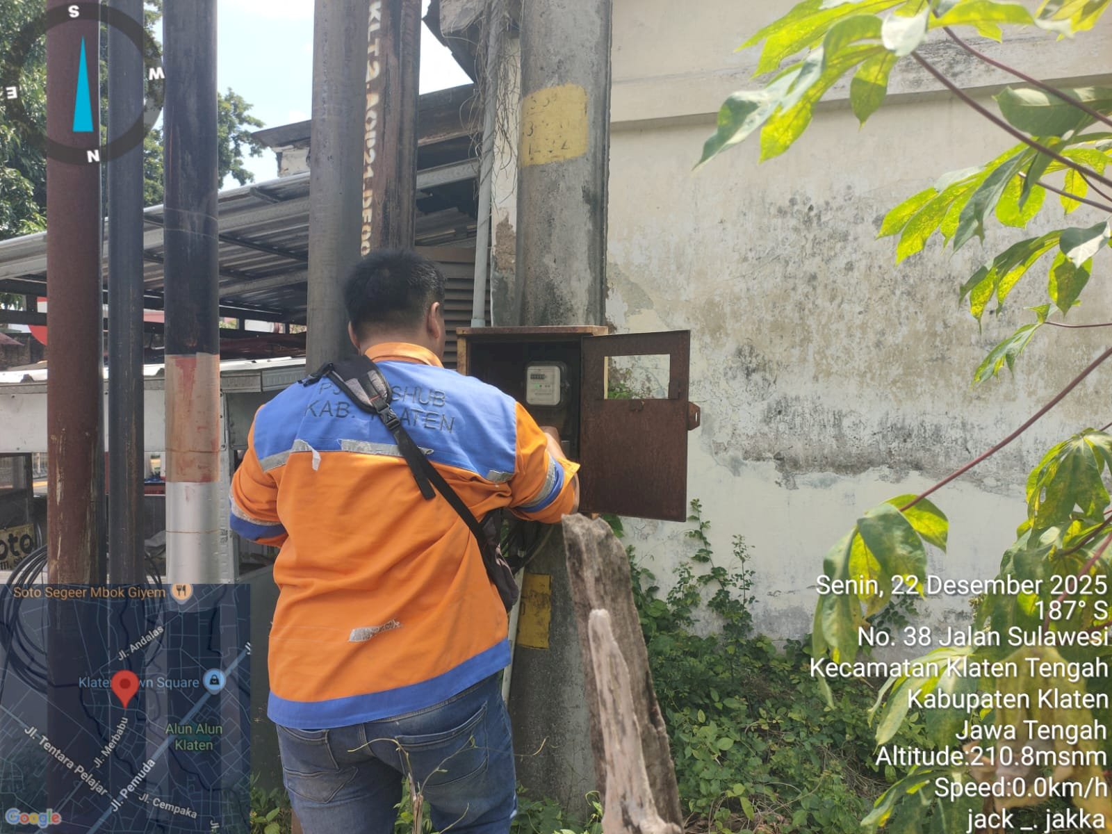 Terang Benderang! Dishub Periksa KWH Meter PJU Jalan Andalas, Nyala Normal