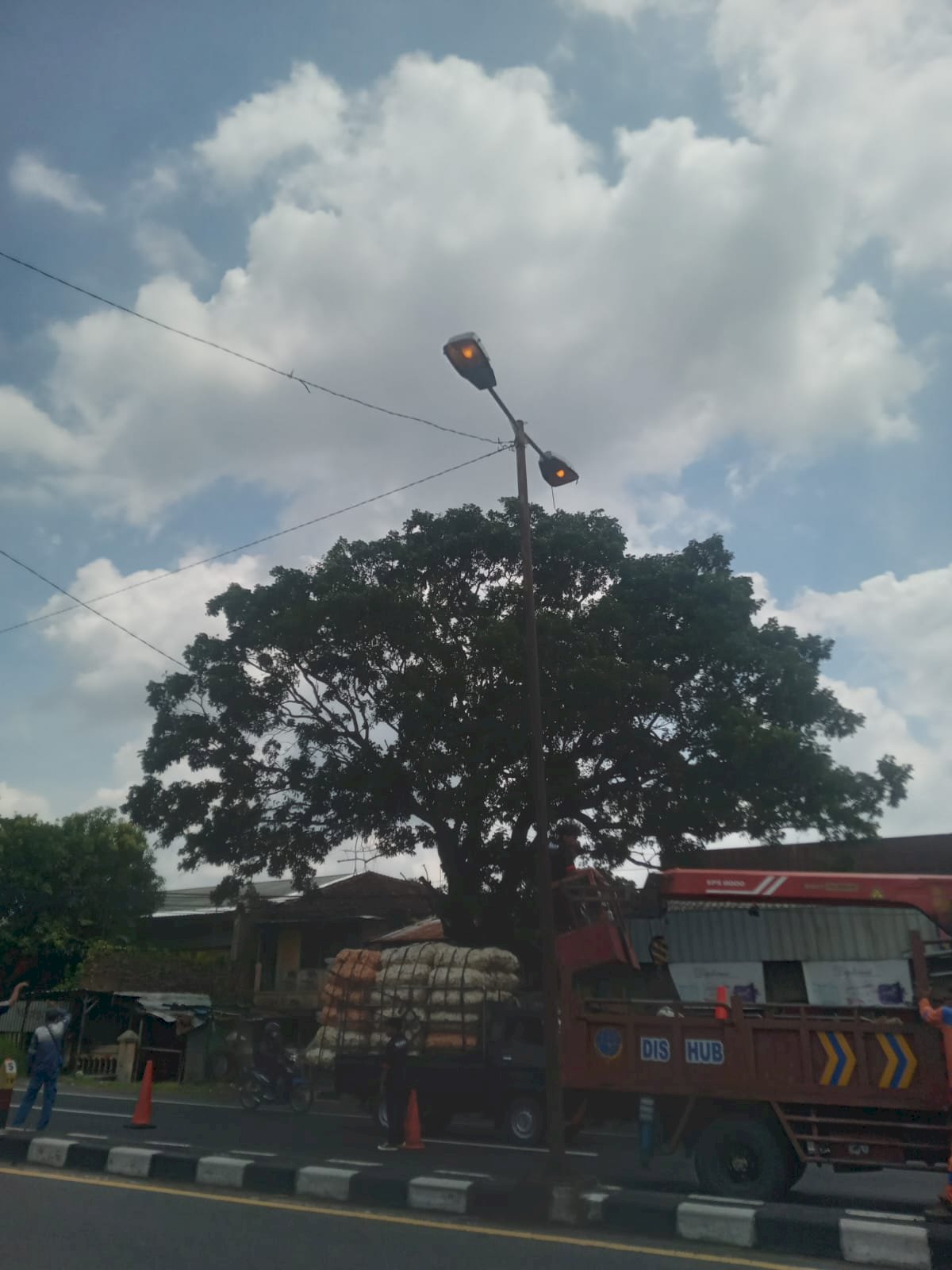 Terang Benderang! Dishub Upgrade PJU Ruas PKU Muhammadiyah Delanggu