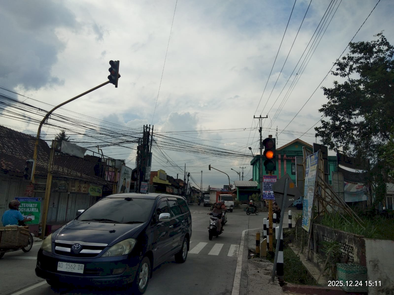 Traffic Light Ngupit Eror? Tim Dishub Klaten Gercep Lakukan Perbaikan!