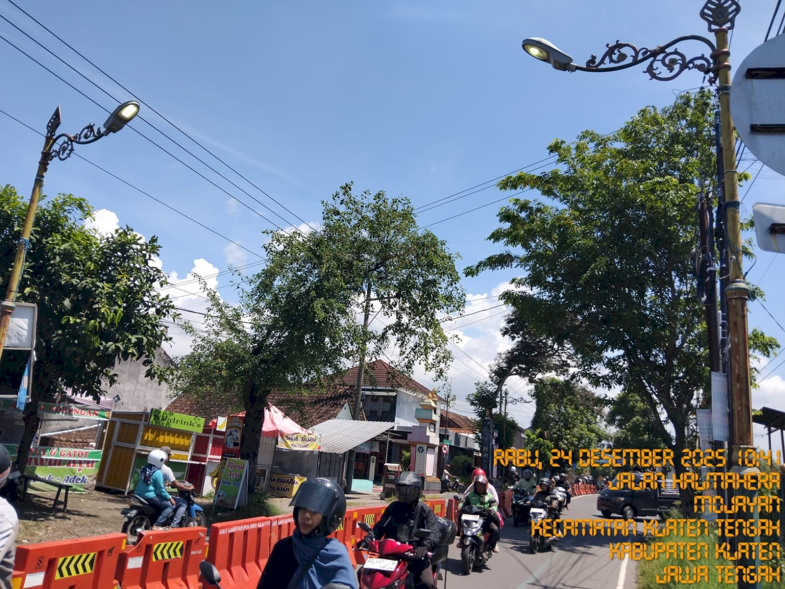 Ikonik dan Terang! TRC Dishub Klaten Perbaiki PJU Klasik di Simpang 4 Palang Srago