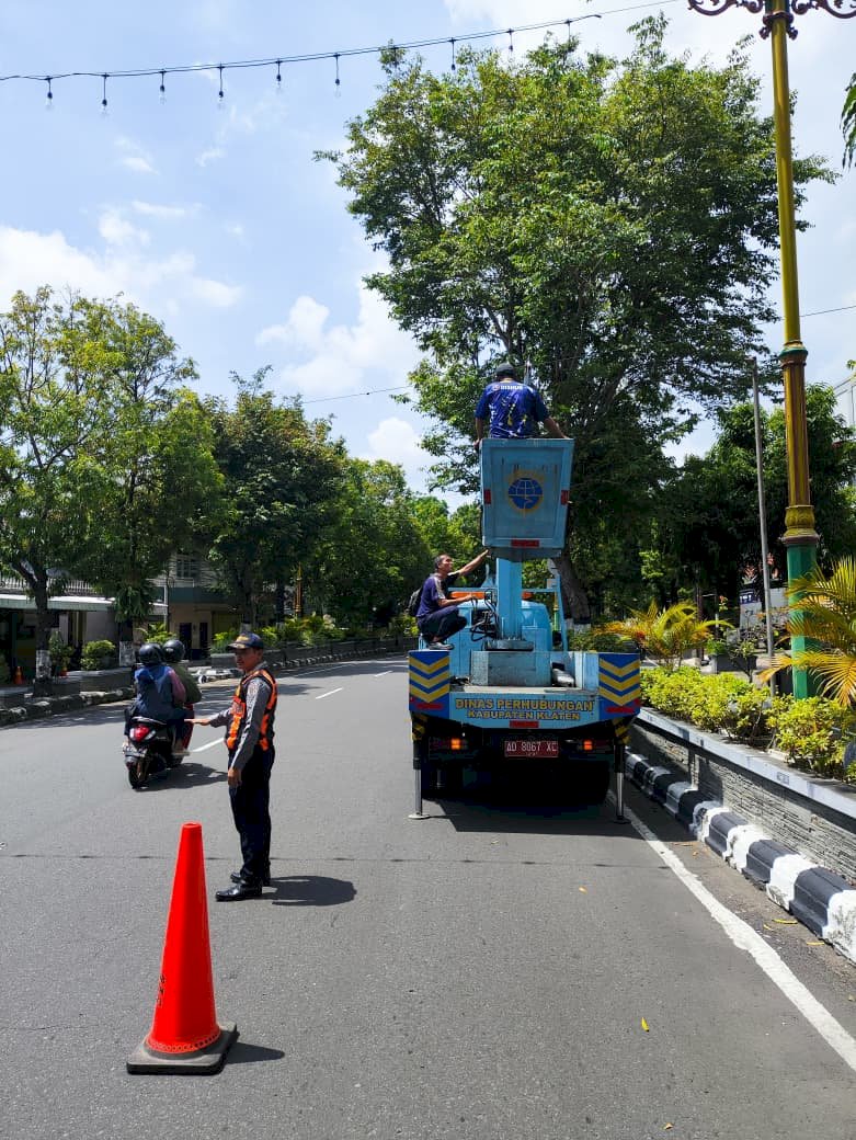 TRC Shift 1 Natal 2025: Pengaturan Lalu Lintas & Perbaikan PJU | Dishub Klaten