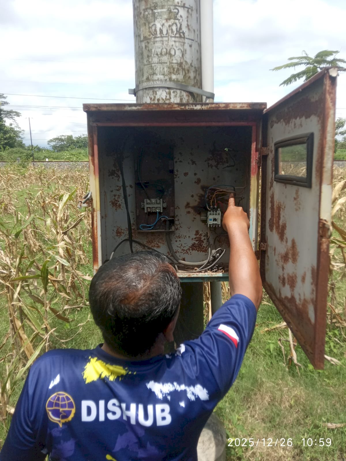 TRC Shift 1 Beraksi! Agus Purwanto Cs Perbaiki Lampu PJU di Tengah Nataru | Dishub Klaten