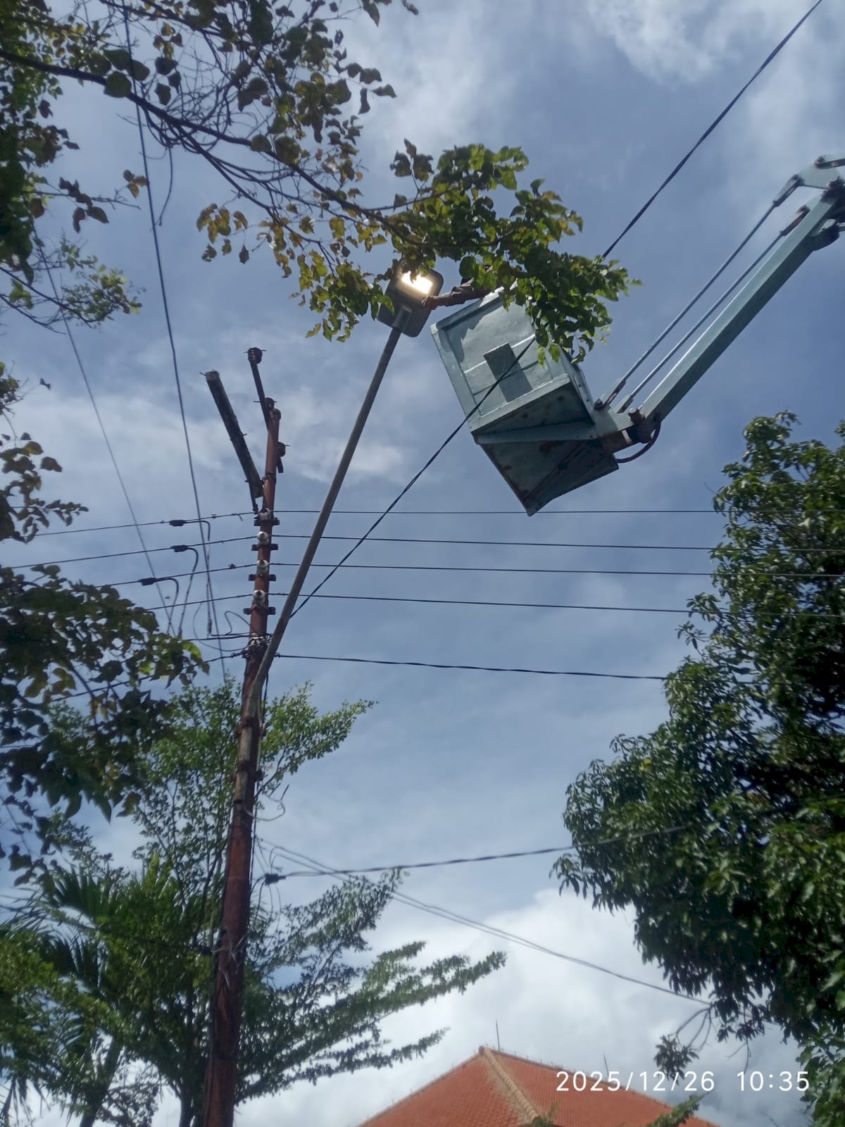 TRC Shift 1 Beraksi! Agus Purwanto Cs Perbaiki Lampu PJU di Tengah Nataru | Dishub Klaten