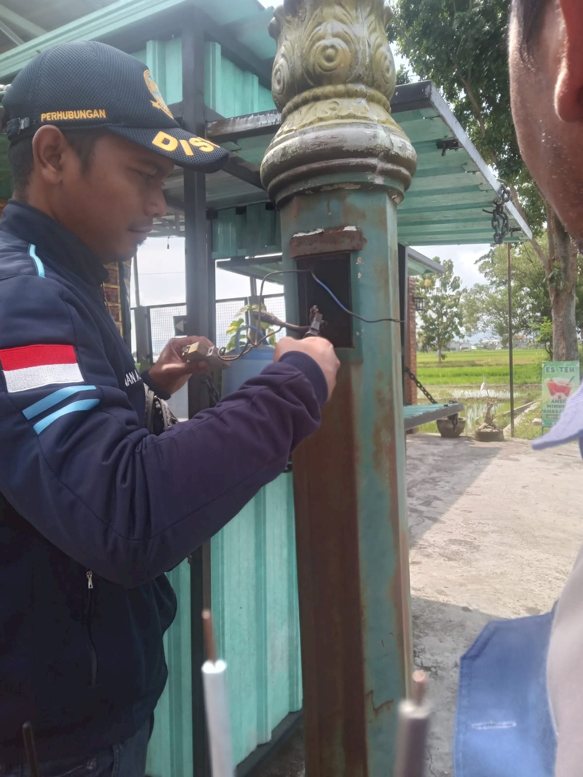 Perbaiki Kabel PJU Putus Trunuh, TRC Klaten Action Pagi Buta! 