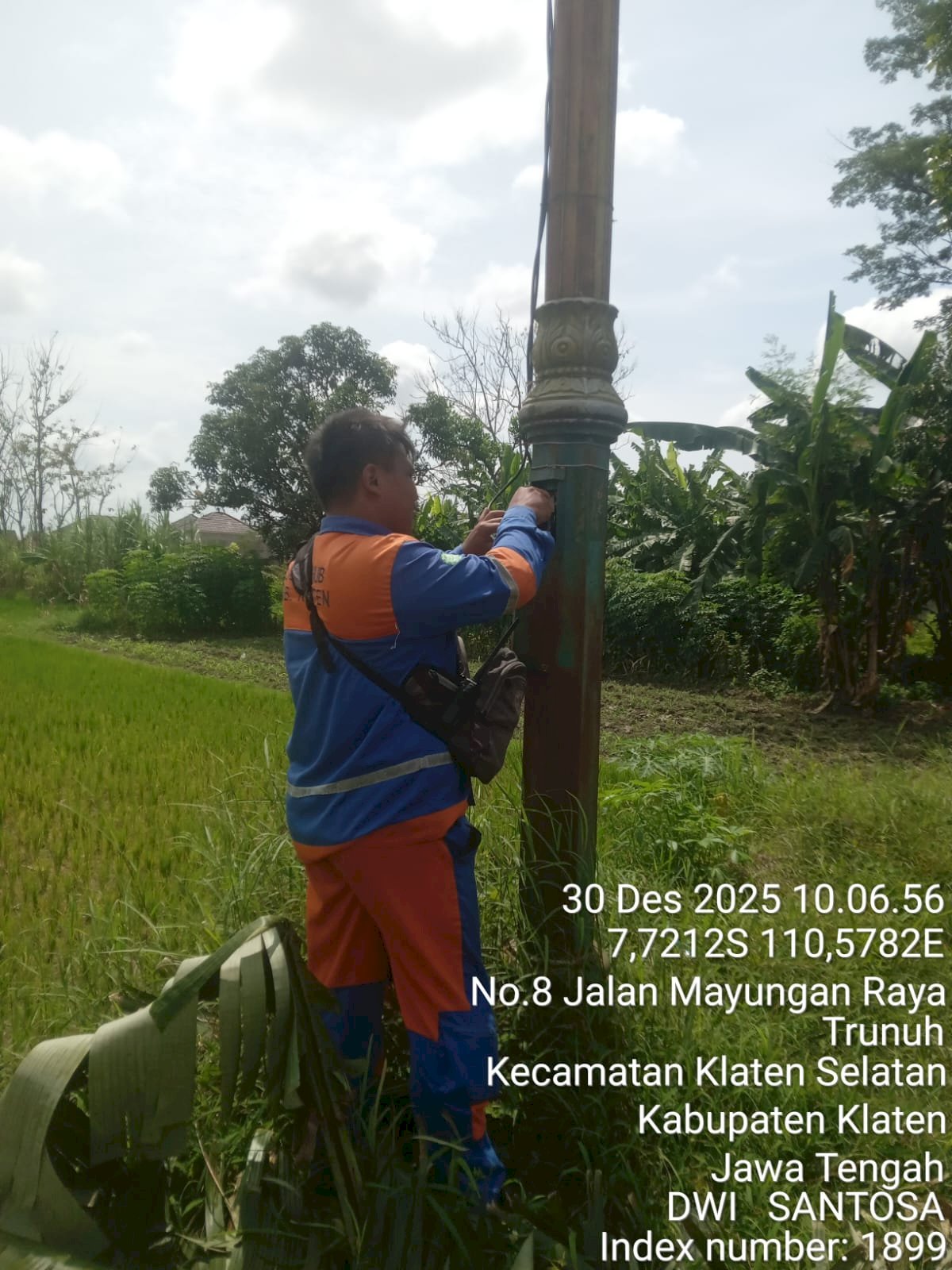 Perbaiki Kabel PJU Putus Trunuh, TRC Klaten Action Pagi Buta! 