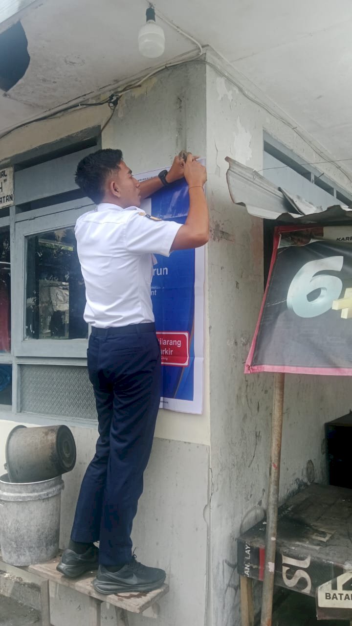 Pemasangan Banner Pick Up Point Ojek Online di Terminal Bendogantungan Klaten