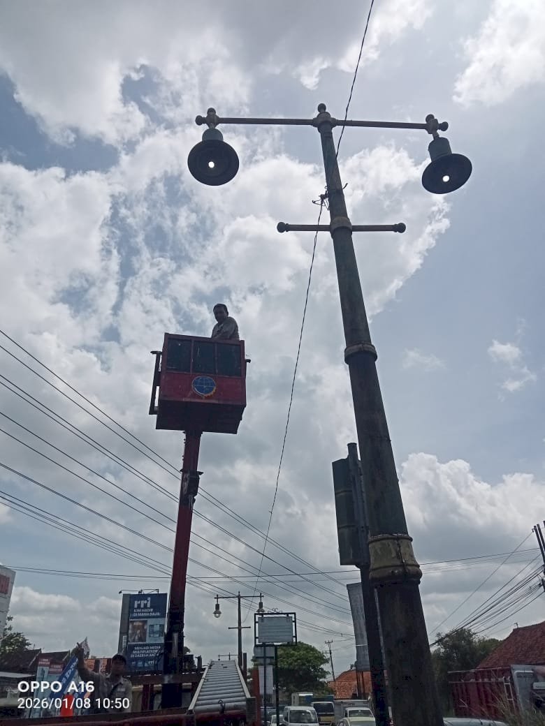 12 Titik Lampu PJU Jalan Nasional Mlese-Al Aqsho Diperbarui, Kharis Setiawan & Tim Dishub Gercep Upgrade Terangnya Klaten