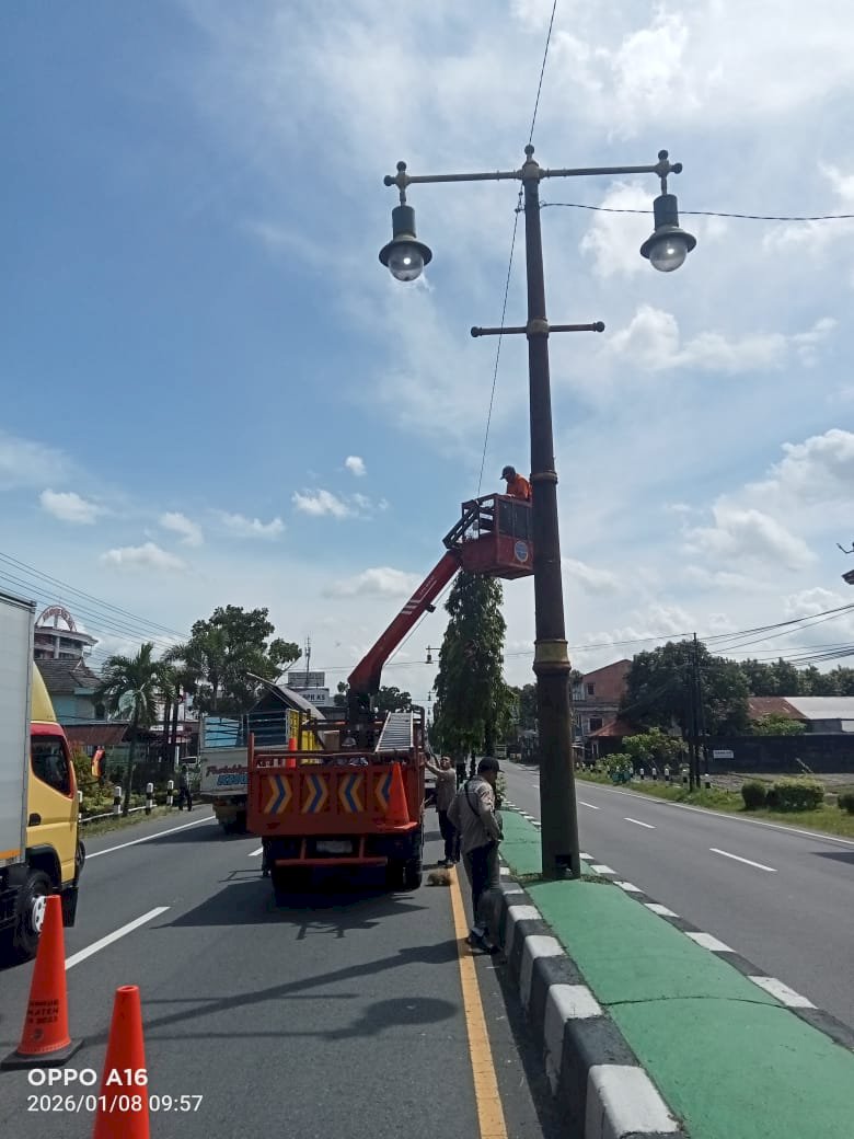 12 Titik Lampu PJU Jalan Nasional Mlese-Al Aqsho Diperbarui, Kharis Setiawan & Tim Dishub Gercep Upgrade Terangnya Klaten