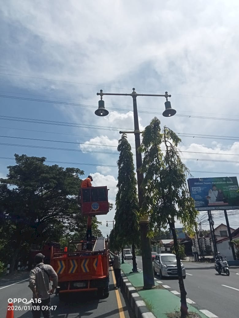 12 Titik Lampu PJU Jalan Nasional Mlese-Al Aqsho Diperbarui, Kharis Setiawan & Tim Dishub Gercep Upgrade Terangnya Klaten