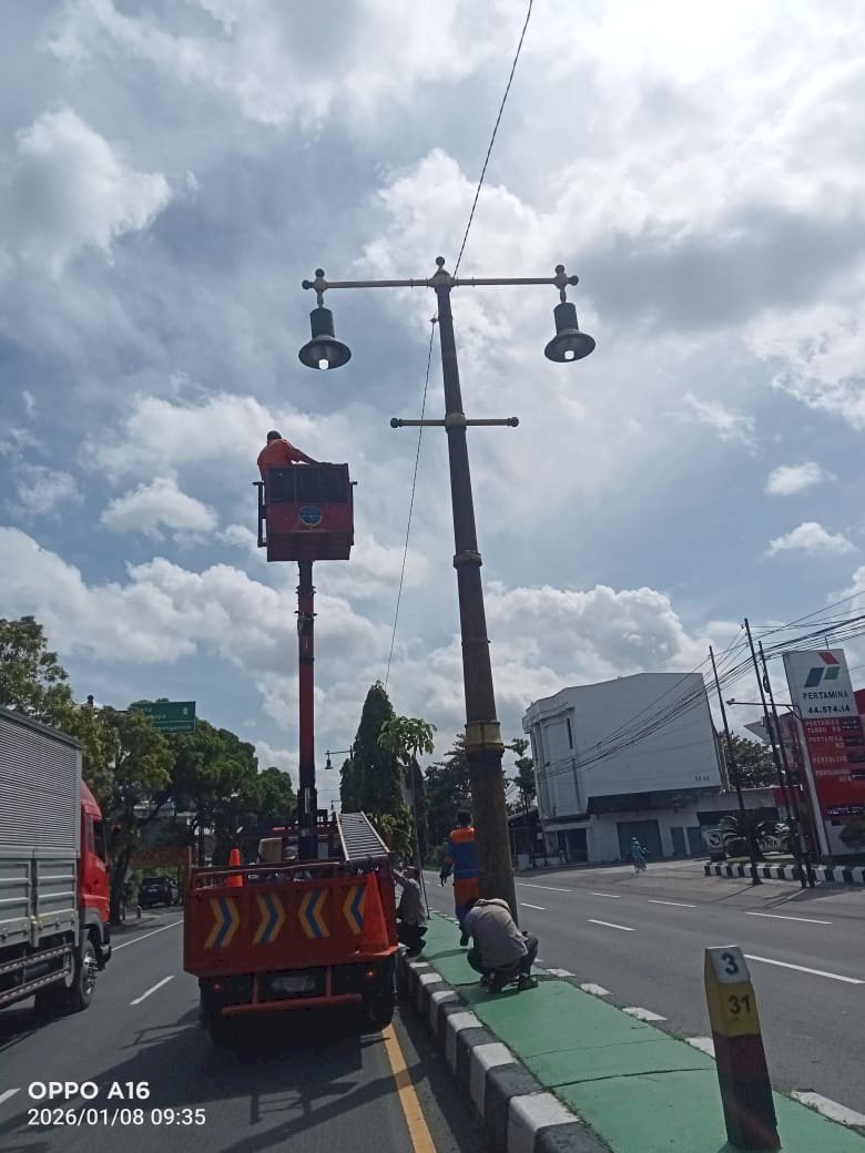 12 Titik Lampu PJU Jalan Nasional Mlese-Al Aqsho Diperbarui, Kharis Setiawan & Tim Dishub Gercep Upgrade Terangnya Klaten