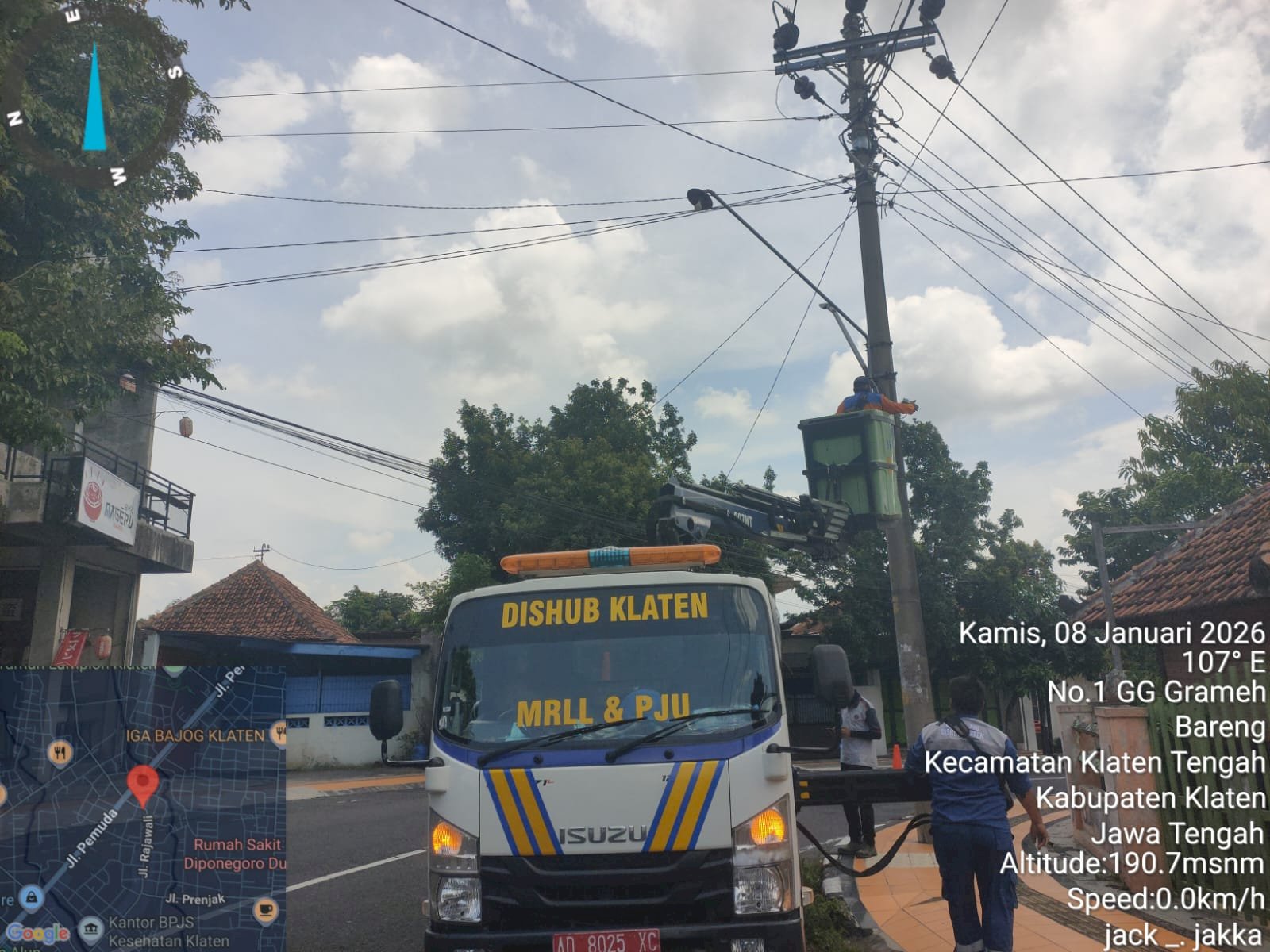 Dishub Klaten Gercep Perbaiki PJU Putus di Jl Rajawali Bareng