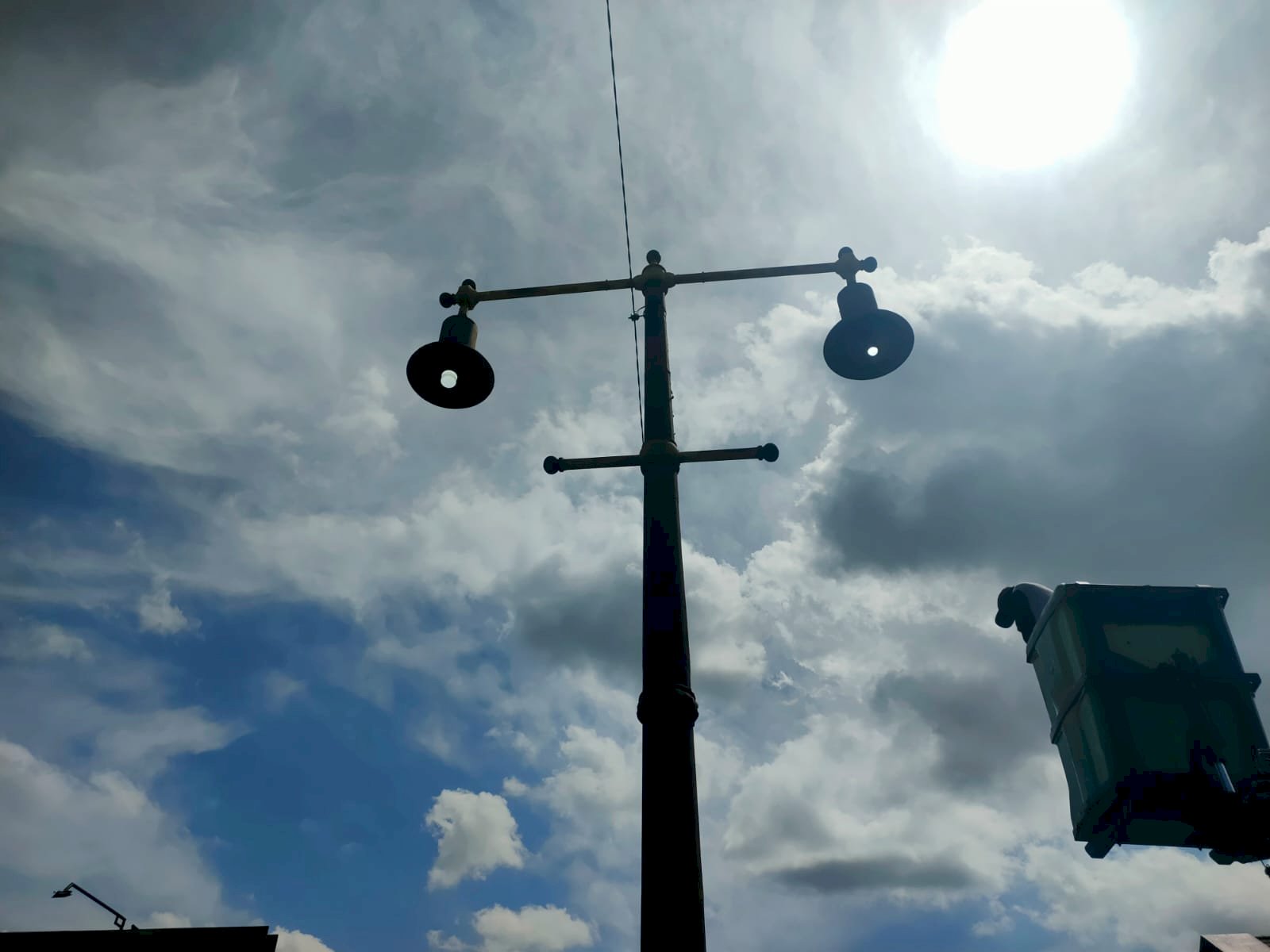 Aksi "Cahaya Baru" PJU Jalan Solo-Yogyakarta: Tim Dishub Klaten Ganti 7 Lampu LED Terang Maksimal dari RSI hingga Masjid Al Aqsha