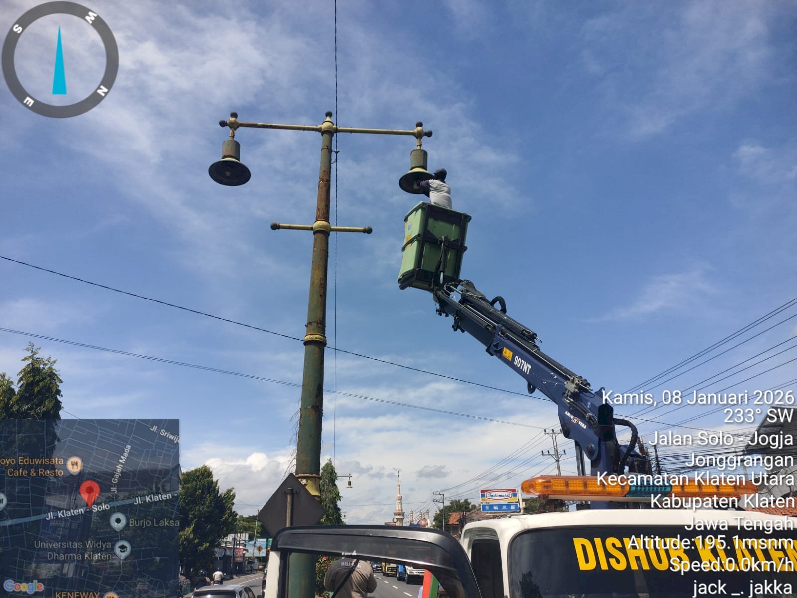 Aksi "Cahaya Baru" PJU Jalan Solo-Yogyakarta: Tim Dishub Klaten Ganti 7 Lampu LED Terang Maksimal dari RSI hingga Masjid Al Aqsha