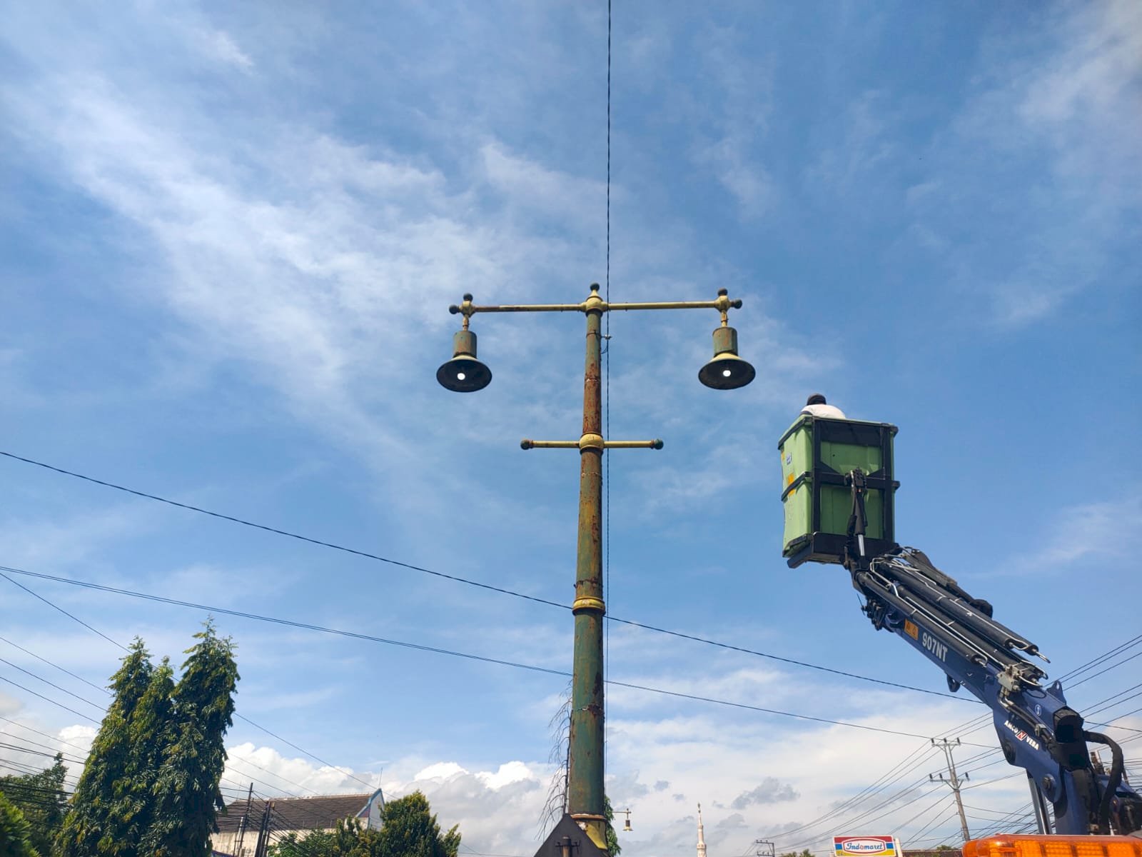 Aksi "Cahaya Baru" PJU Jalan Solo-Yogyakarta: Tim Dishub Klaten Ganti 7 Lampu LED Terang Maksimal dari RSI hingga Masjid Al Aqsha