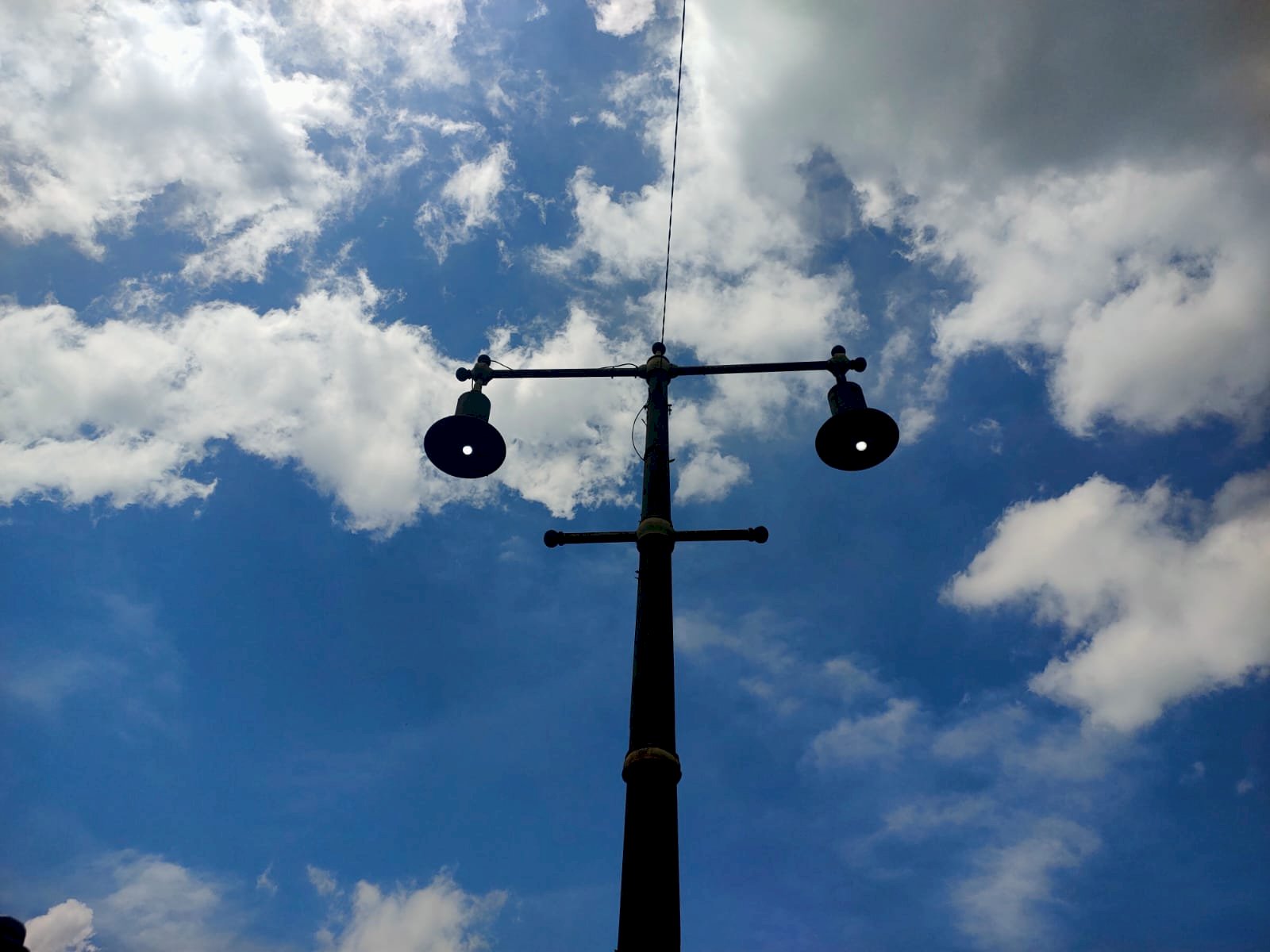 Cahaya Berlipat Ganda di Jalan Jogja-Solo Besole: Dishub Klaten Pasang Lampu LED 60W & 19W Tiga Titik Strategis