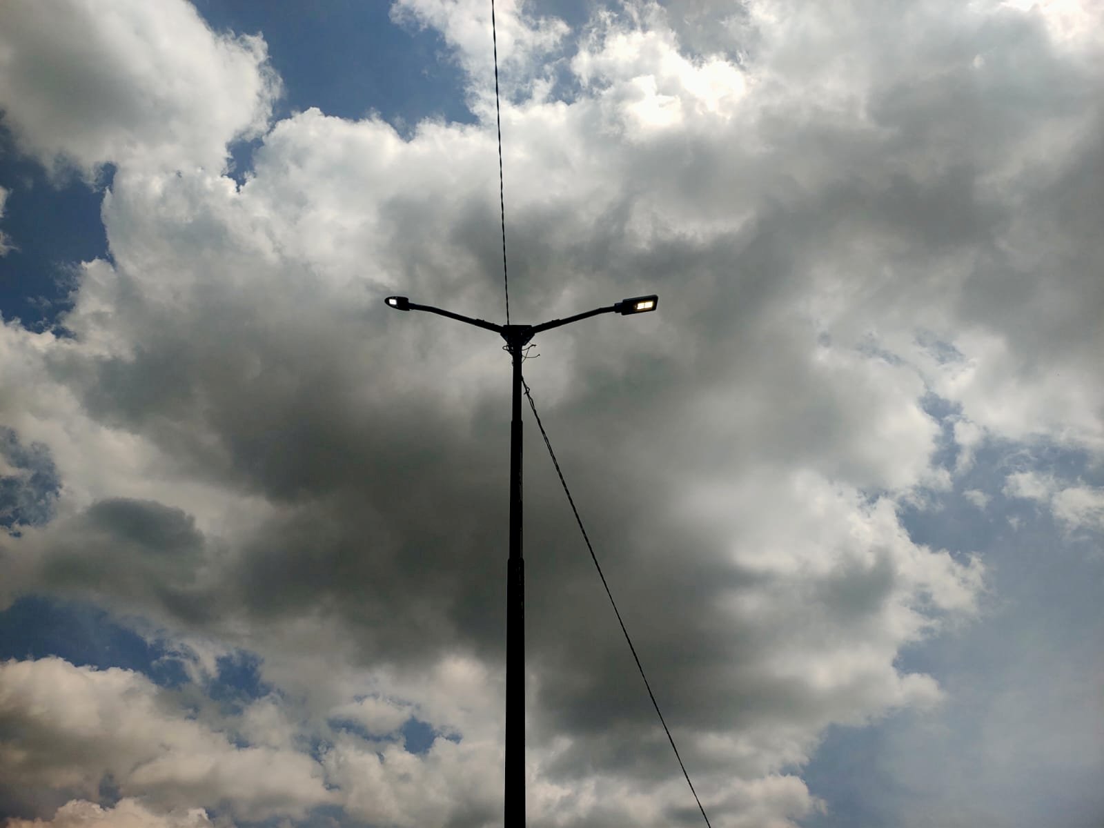 Cahaya Berlipat Ganda di Jalan Jogja-Solo Besole: Dishub Klaten Pasang Lampu LED 60W & 19W Tiga Titik Strategis