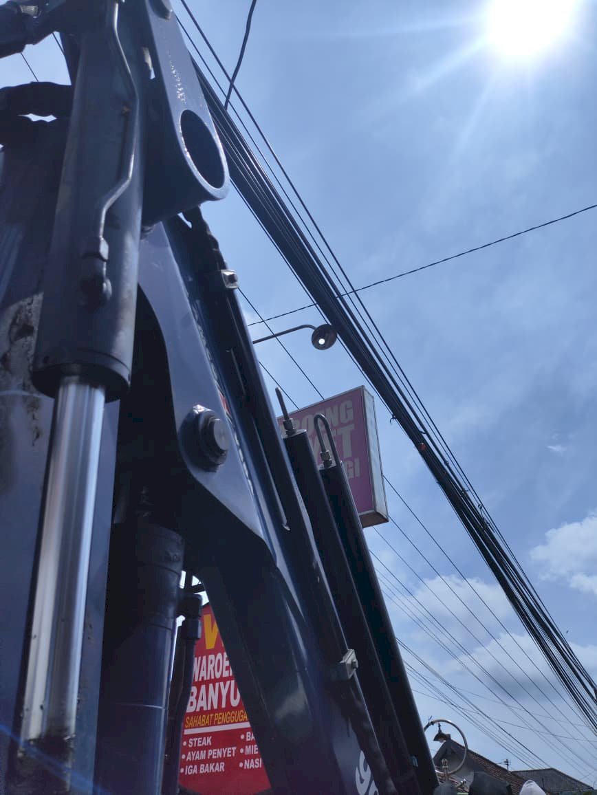 Gercep Sambung Kabel Putus! Dishub Klaten Perbaiki Jaringan PJU Ruas Provinsi Cawas