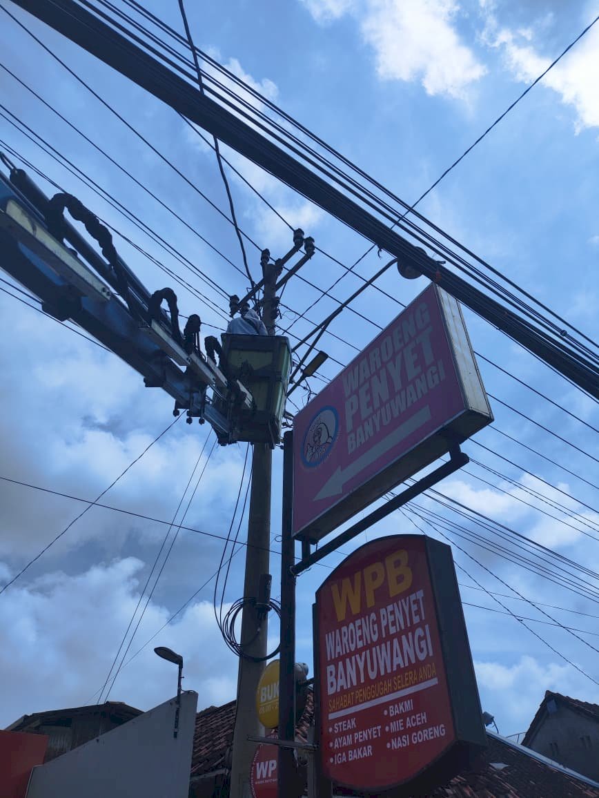 Gercep Sambung Kabel Putus! Dishub Klaten Perbaiki Jaringan PJU Ruas Provinsi Cawas