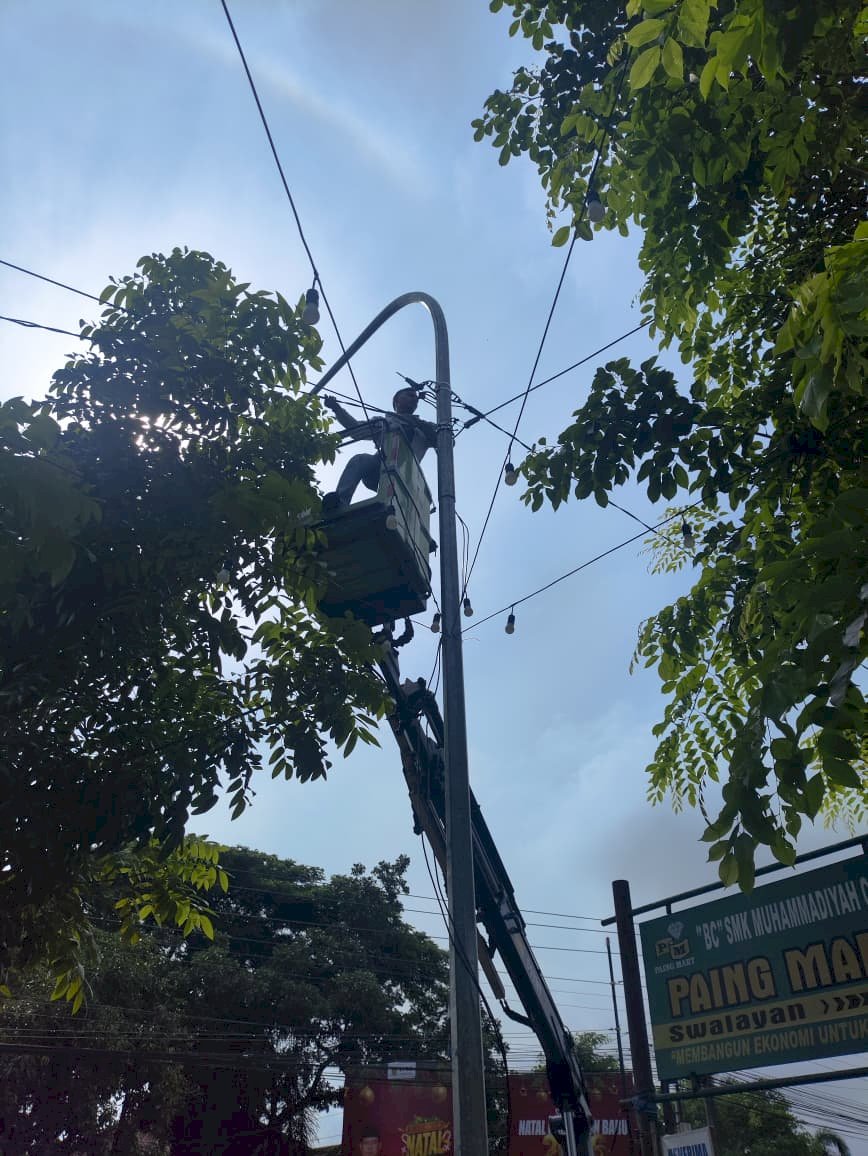 Gercep Sambung Kabel Putus! Dishub Klaten Perbaiki Jaringan PJU Ruas Provinsi Cawas
