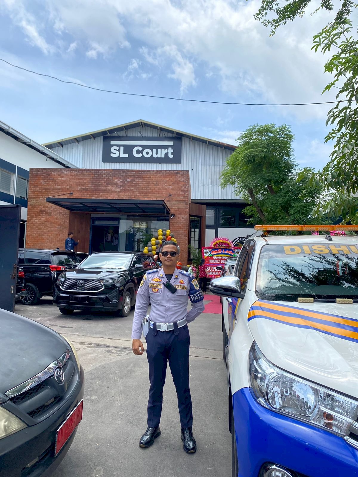 Senyuman dan Profesionalisme! Pengawalan Bupati Klaten di Perayaan Natal YPKK & Grand Opening Thunderbolts Basketball Academy Berjalan Lancar