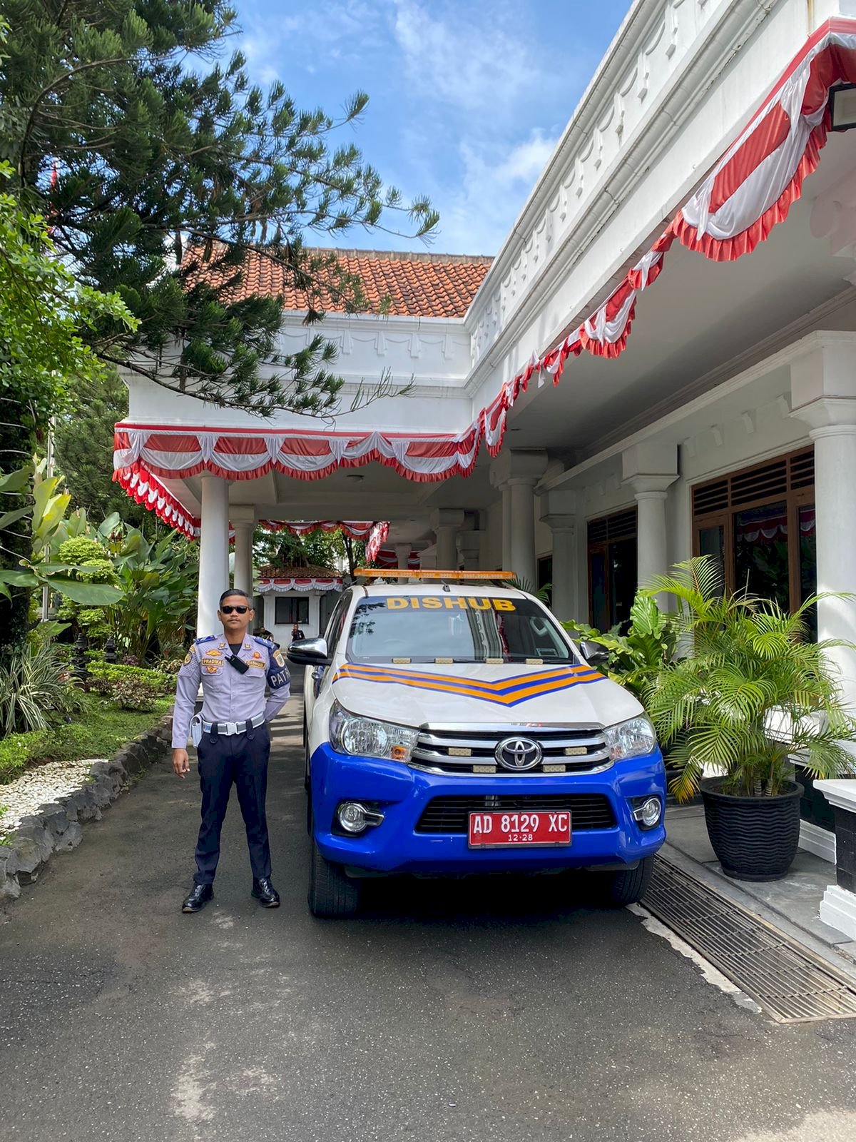 Senyuman dan Profesionalisme! Pengawalan Bupati Klaten di Perayaan Natal YPKK & Grand Opening Thunderbolts Basketball Academy Berjalan Lancar