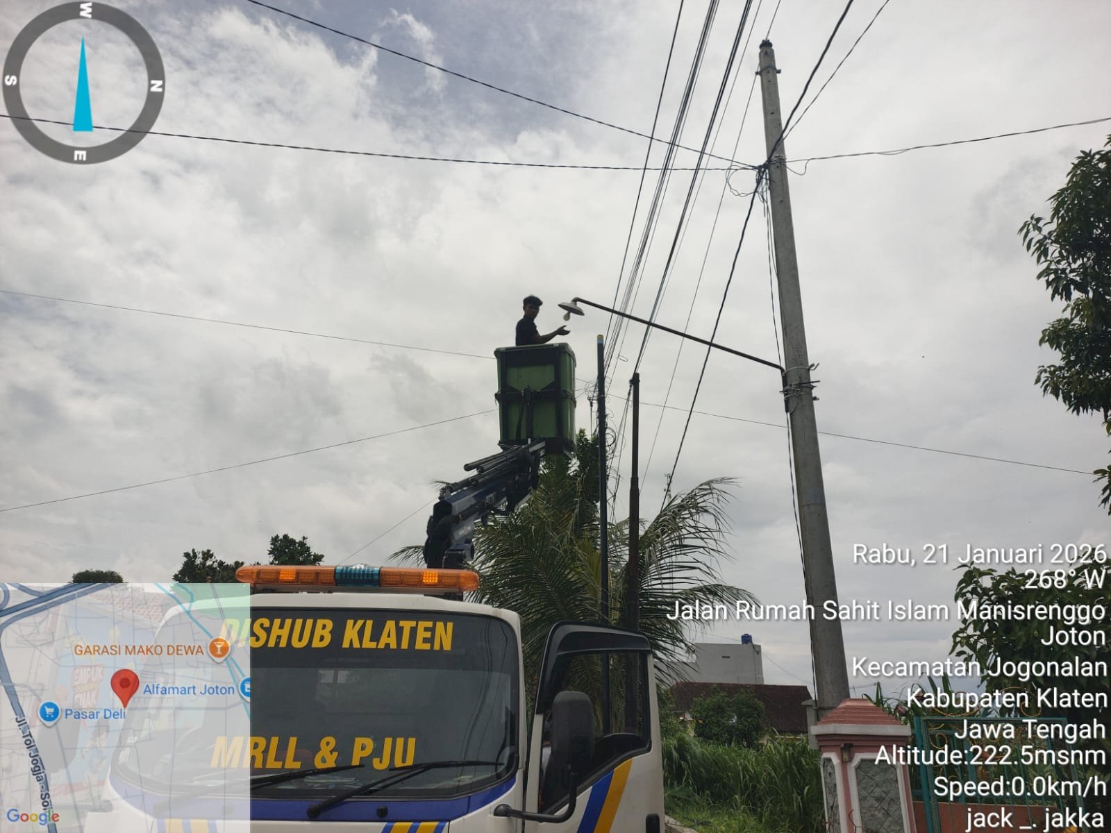 Perbaikan Lampu PJU di Pasar Joton: Upgrade LED 19W & Servis Jaringan Induk Anti Korosi