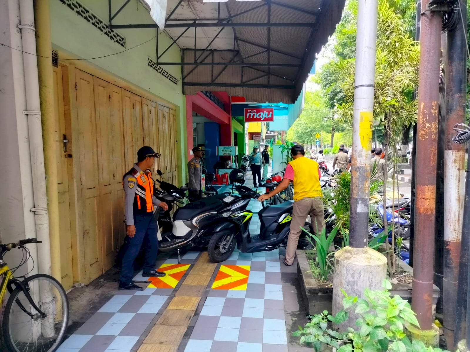 Respons Cepat Dishub Klaten! Penertiban Parkir & PKL di Toko Laris  dan J&T Jombor Berhasil Lancar