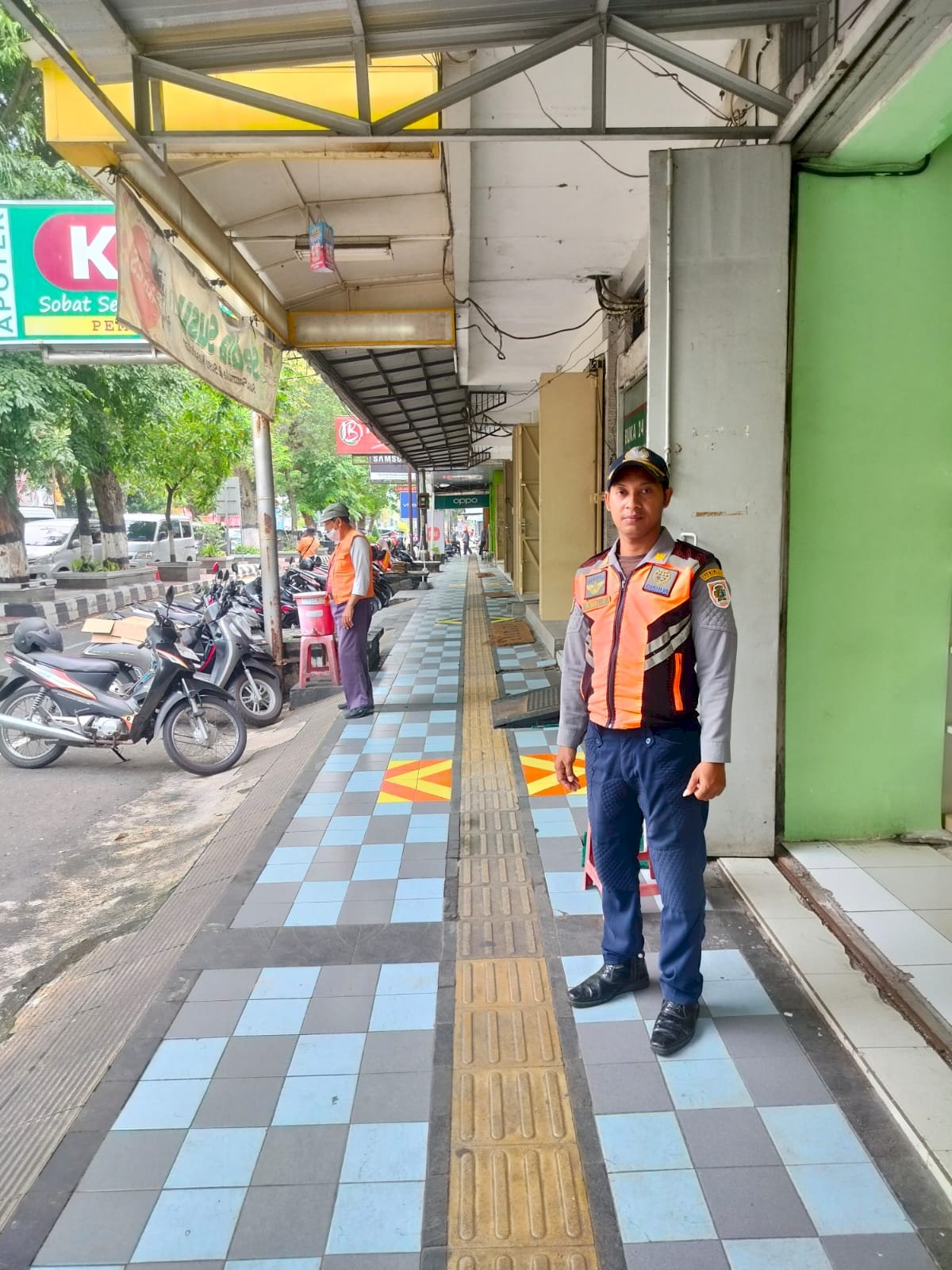 Respons Cepat Dishub Klaten! Penertiban Parkir & PKL di Toko Laris  dan J&T Jombor Berhasil Lancar