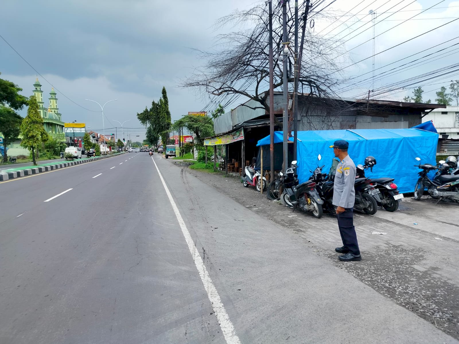 Respons Cepat Dishub Klaten! Penertiban Parkir & PKL di Toko Laris  dan J&T Jombor Berhasil Lancar
